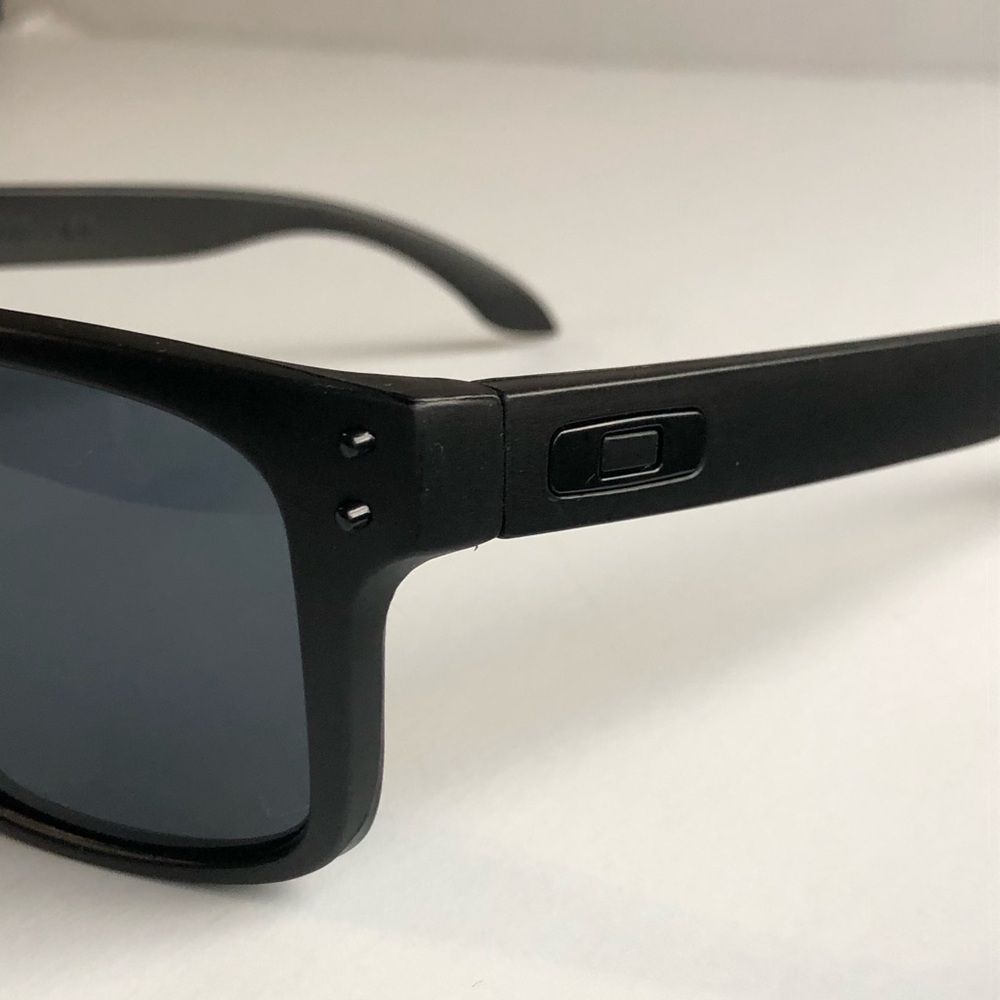 Oakley Holbrook Black 9102 - Picture 2 of 8